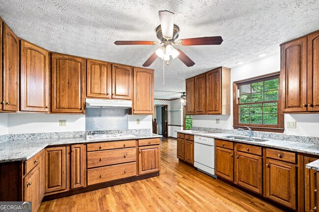 Building Photo - 965 Millbrook Ct