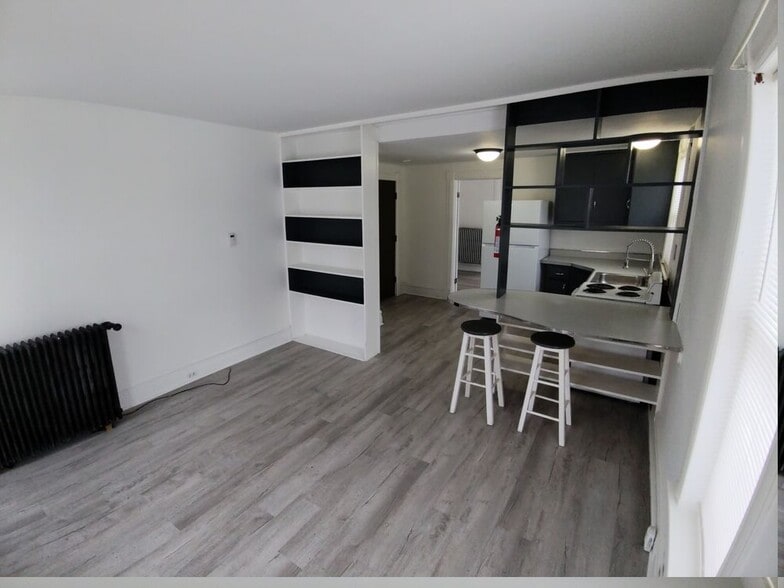 Style E3: 1 bedroom / 1 bath - 21 Depot St
