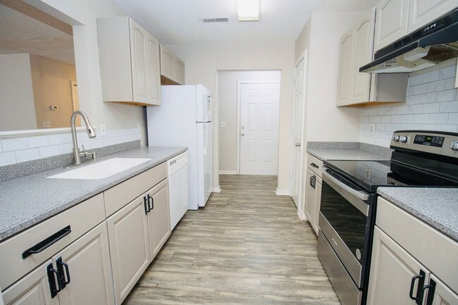 Building Photo - 2 Bedroom, 2 Bath Condo at Village Creek -...