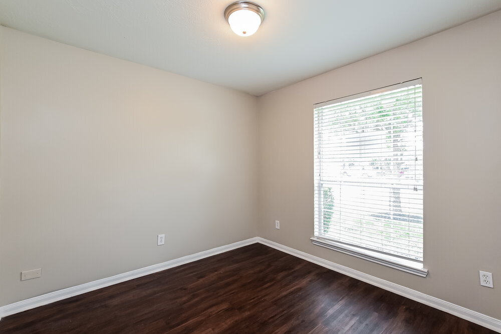 Building Photo - 4018 Falvel Shadow Creek Dr