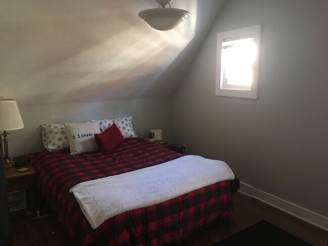 Building Photo - 231 Jones St