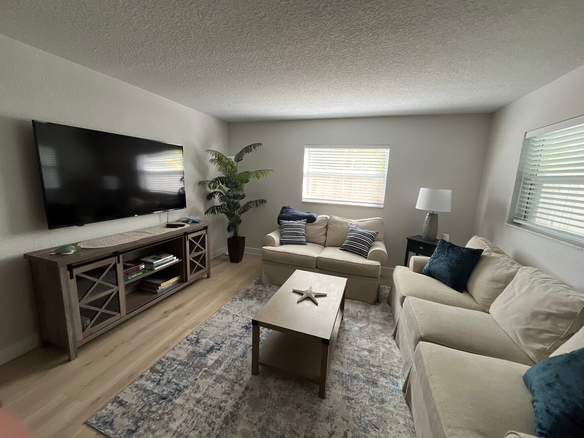 Building Photo - 299 E Central Blvd