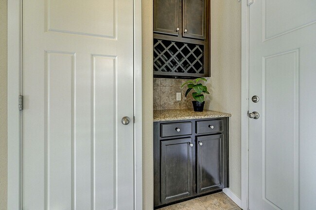 Building Photo - HUGE SIX (6!!!) BD HOME IN LORSON RANCH! **$500 credit with a 16-month lease start date by Dec 15...