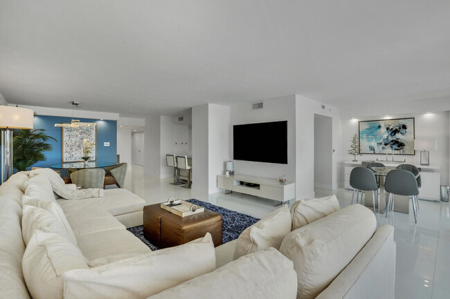 Building Photo - 400 N Flagler Dr