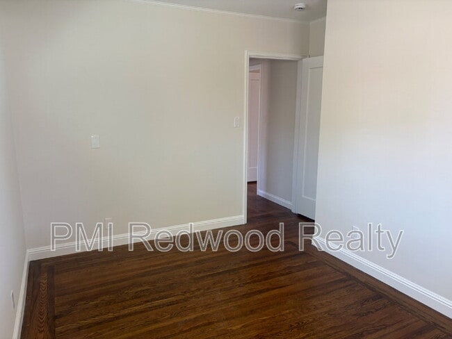 Building Photo - 24 Hilltop Dr