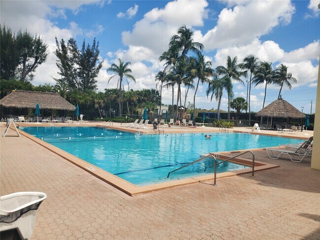 Building Photo - 10462 SW 78th St