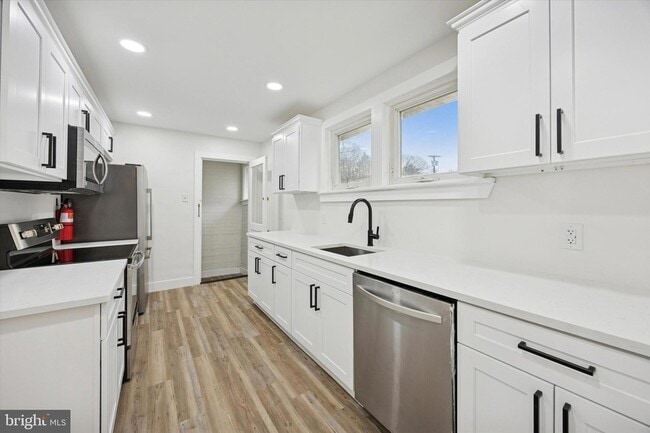 Building Photo - 407 N Broadway