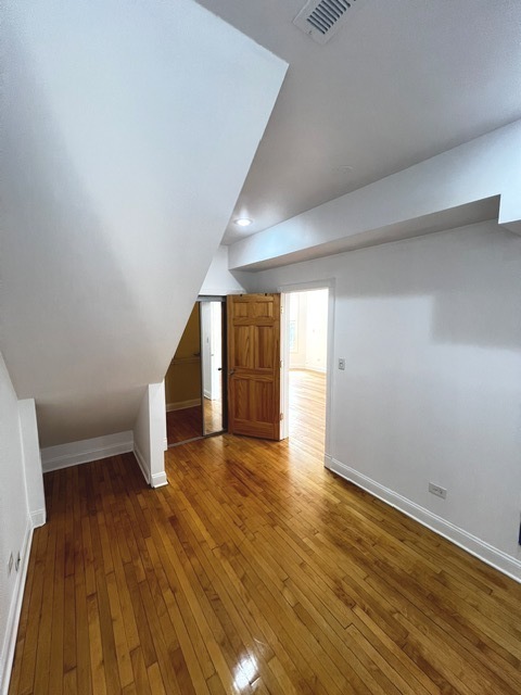 Building Photo - 2522 N Hamlin Ave