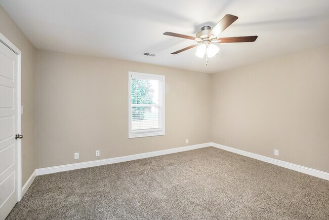 Building Photo - Modern Townhome with Attached Garage and Stainless Steel Appliances