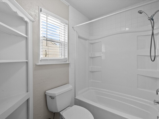 Building Photo - 4214 Fernside Dr