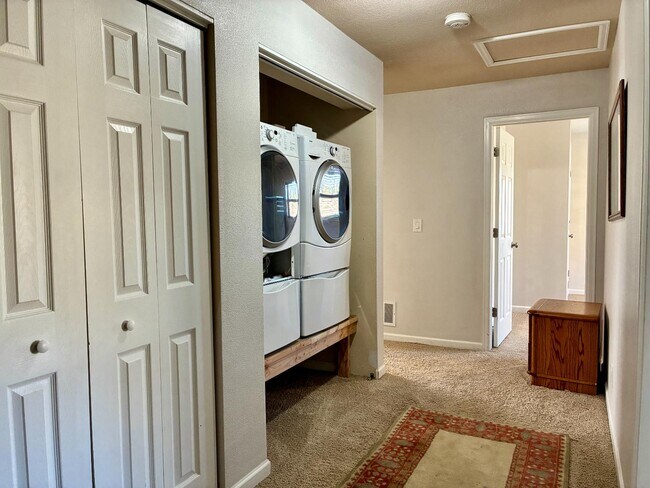 Building Photo - 1009 Forrest Dr