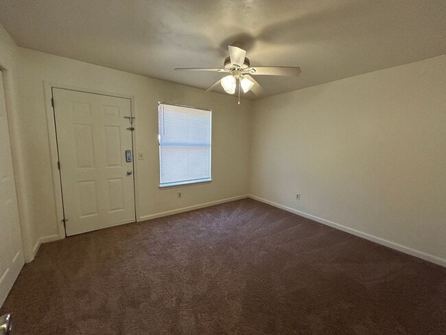 Building Photo - Sun-Filled 2/2 with Stainless Appliances & New Carpet