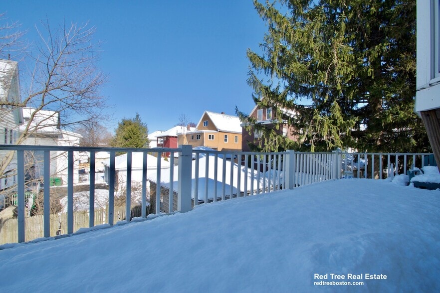 Building Photo - 79 Capen St