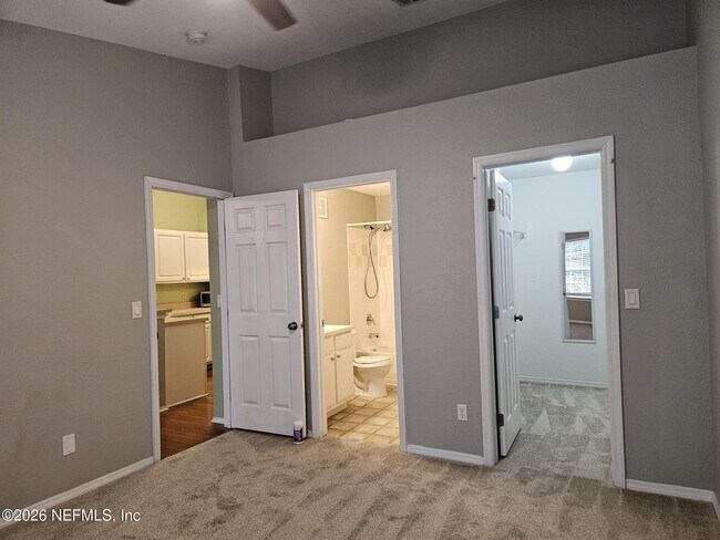 Building Photo - 13810 Sutton Park Dr N