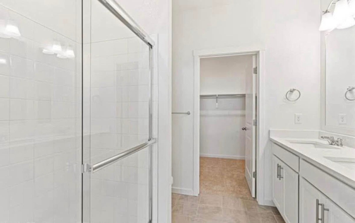 Building Photo - 9911 Cathay St