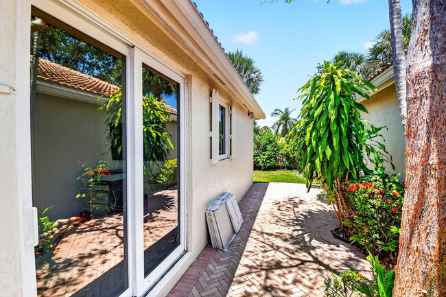 Building Photo - 5063 Ventura Dr