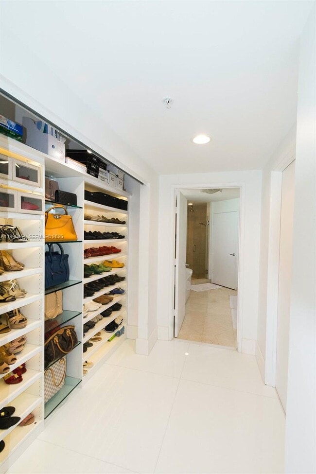 Building Photo - 16275 Collins Ave