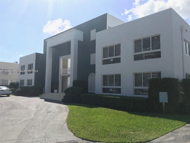 Primary Photo - 9920 Collins Ave
