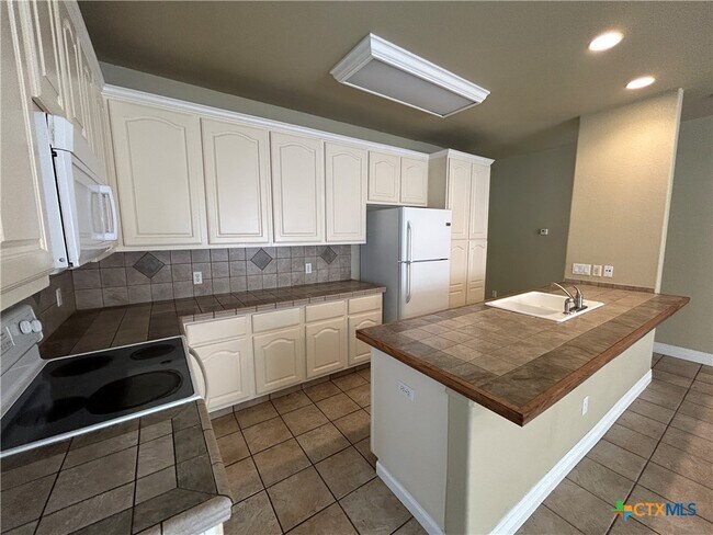 Building Photo - 3049 Pine Valley Dr