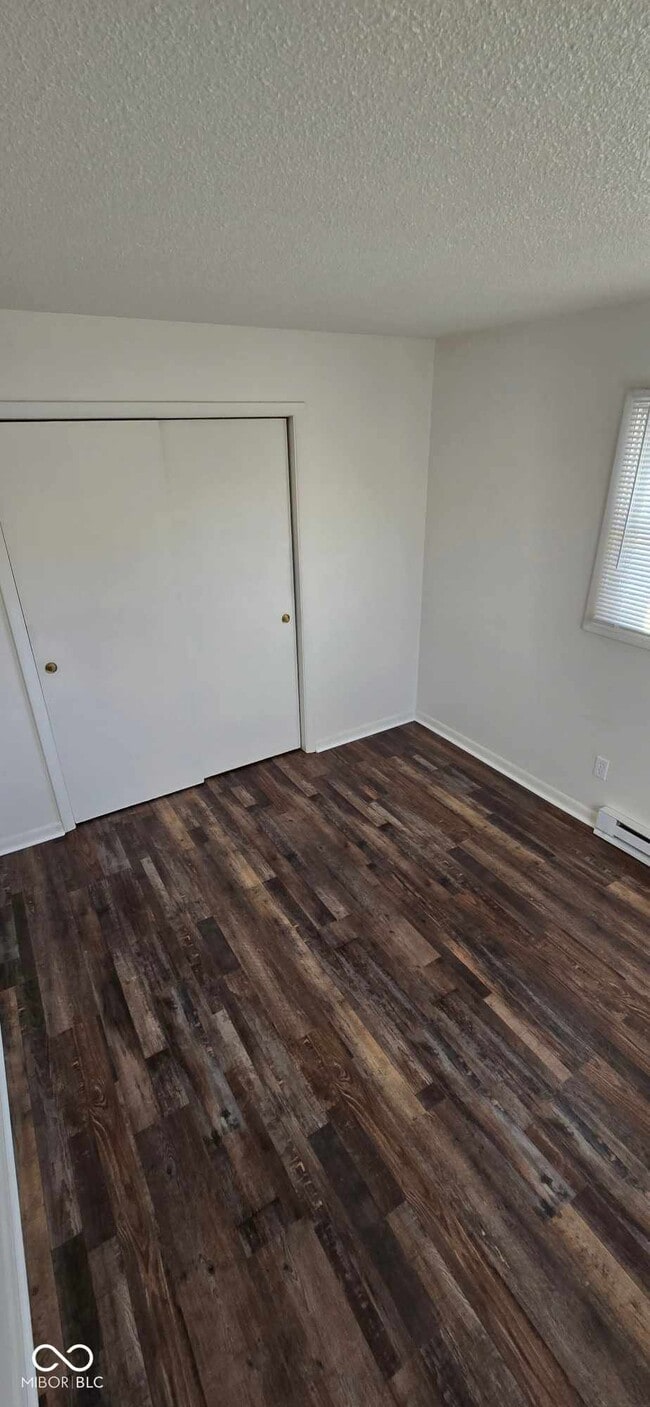 Building Photo - 570 US-52