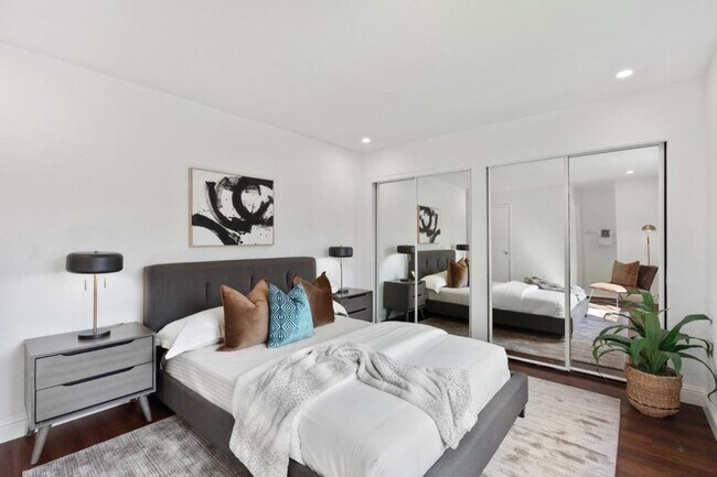 Building Photo - 280 Tradewinds Dr
