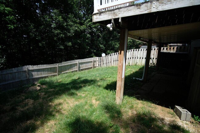 Building Photo - 501 Emily Ln