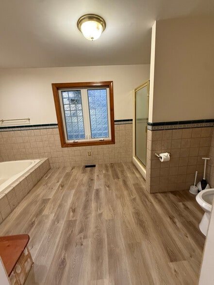 Building Photo - 910 Cedar Creek Grade