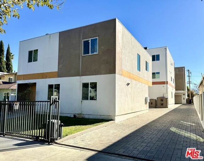 Building Photo - 14228 Sylvan St