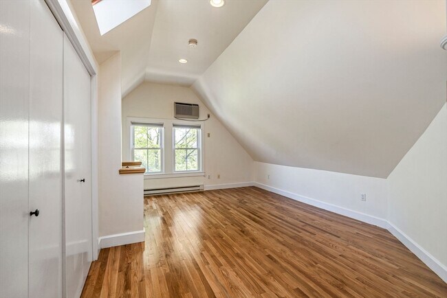 Building Photo - 8 Worcester St