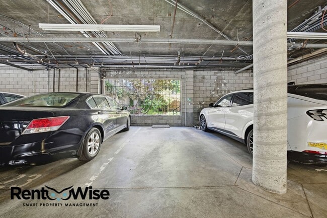 Building Photo - 2060 Sutter St