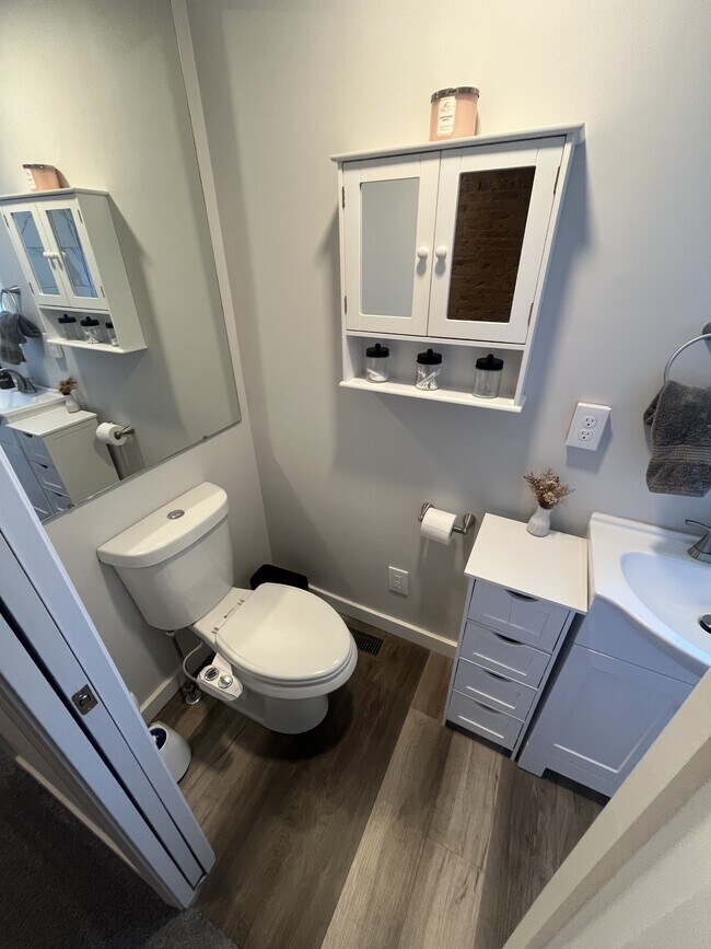 Building Photo - 220 E Liberty St