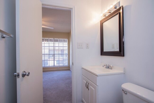 Building Photo - 425 Emerson St