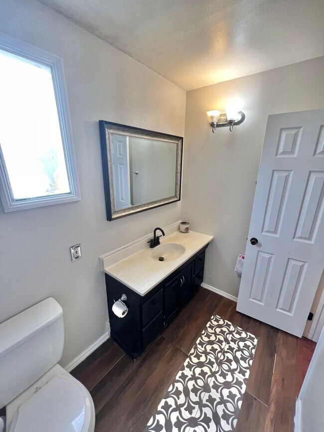 Building Photo - Spacious Remodeled Home Near El Dorado Park