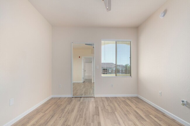 Building Photo - Condo in Union Hills