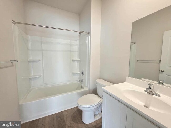 Building Photo - 374 Robbins Farm Rd