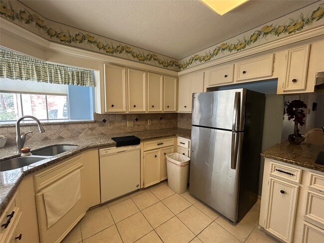 Building Photo - 17718 Surreywest Ln