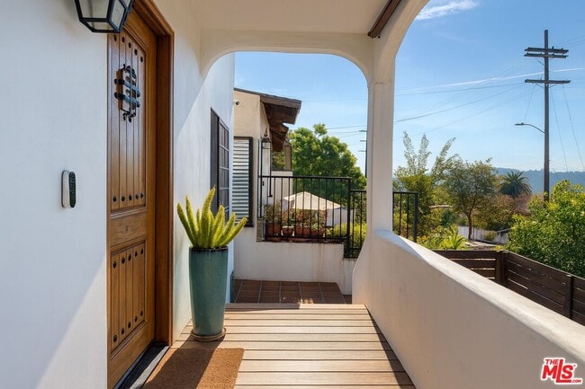 Building Photo - 739 Isabel St