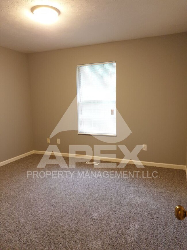 Building Photo - Beautiful 3 Bd 2.5 Ba Single Family Home in West Knoxville!!