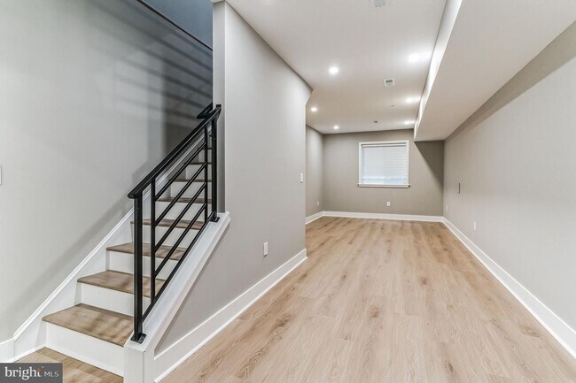 Building Photo - 2710 Latona St