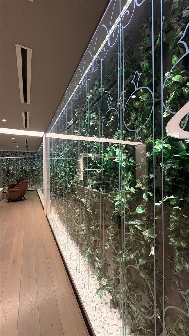 Building Photo - 1000 Brickell Plaza