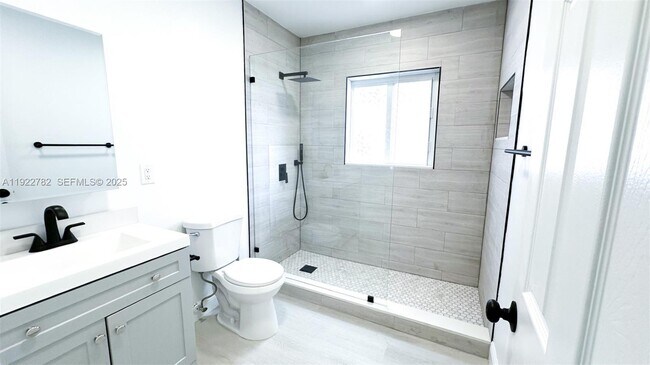 Building Photo - 2240 SW 16th Ct