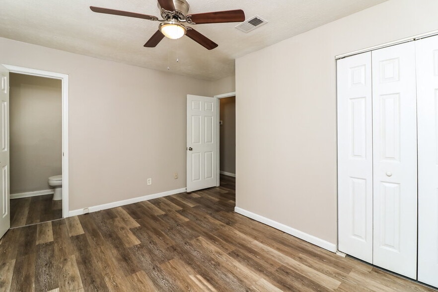 Building Photo - 3564 Briar Dr