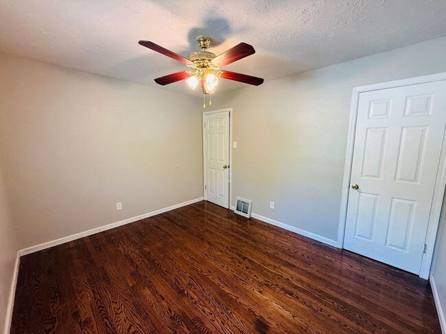 Building Photo - Three bedroom Home for Rent - Florissant