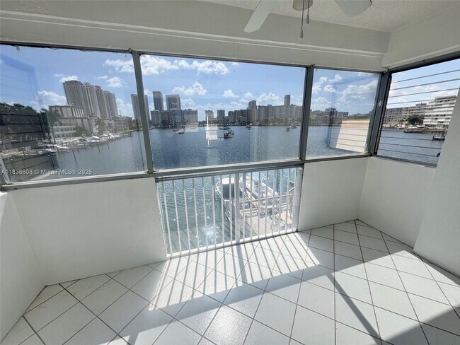Building Photo - 462 Golden Isles Dr