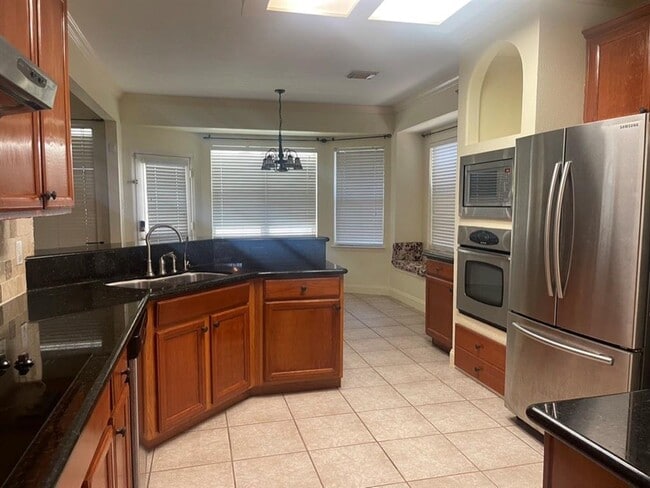 Building Photo - 3810 Hillbrook Dr