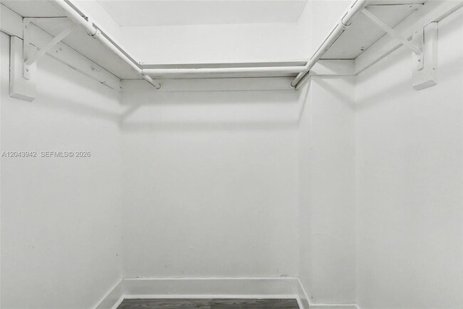 Building Photo - 3250 N Palm Aire Dr