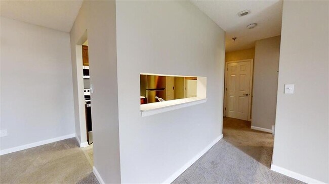 Building Photo - 300 Johnson Ferry Rd