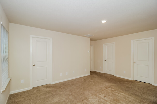 Building Photo - 135 Innis Brk Cir