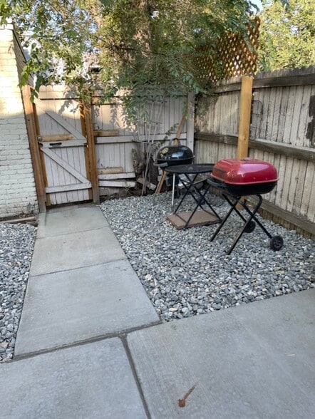 Building Photo - 521 N Corona St