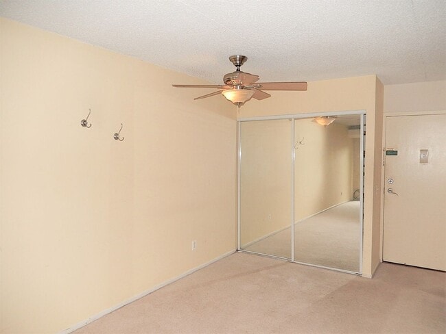 Building Photo - Charming 1 Bedroom 1 Bathroom Condo In Much Sought After EOS-21